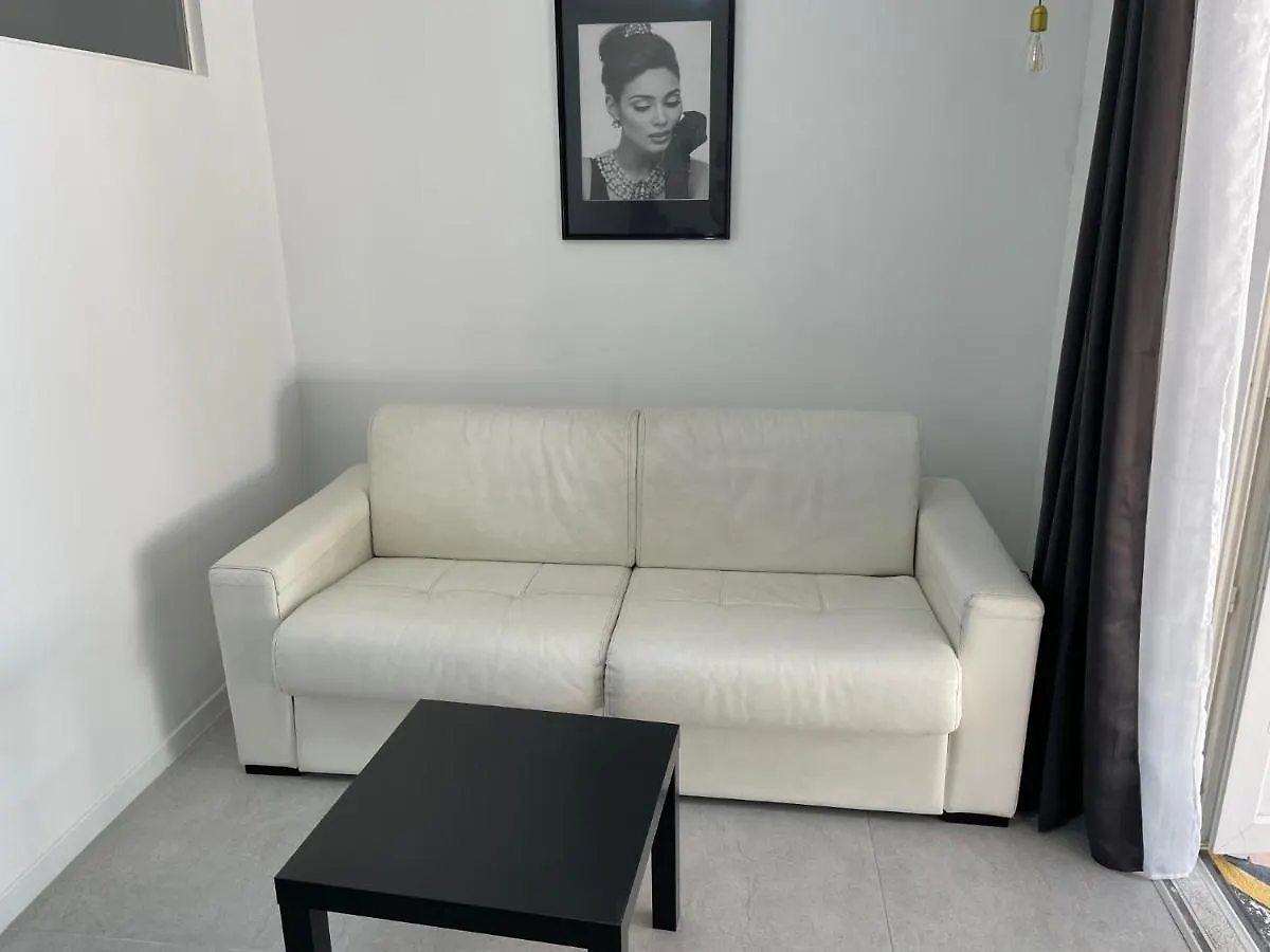 Appartement 30 M2, Piscine Et Parking Prive Mouans-Sartoux 0*,  Γαλλία